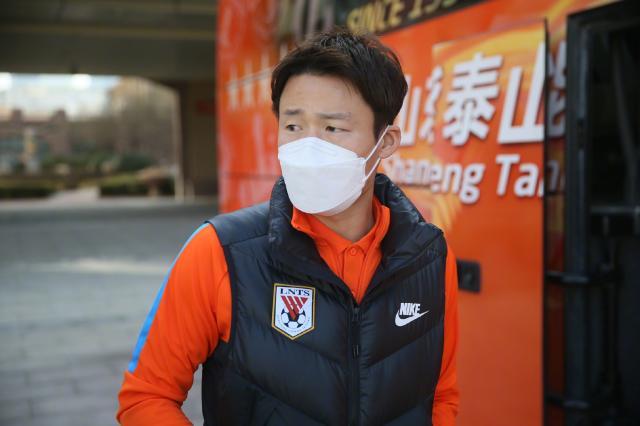 星空体育app下载-泰山磨刀赶早孙准浩巧遇故人 引援冲刺还有3惊喜？